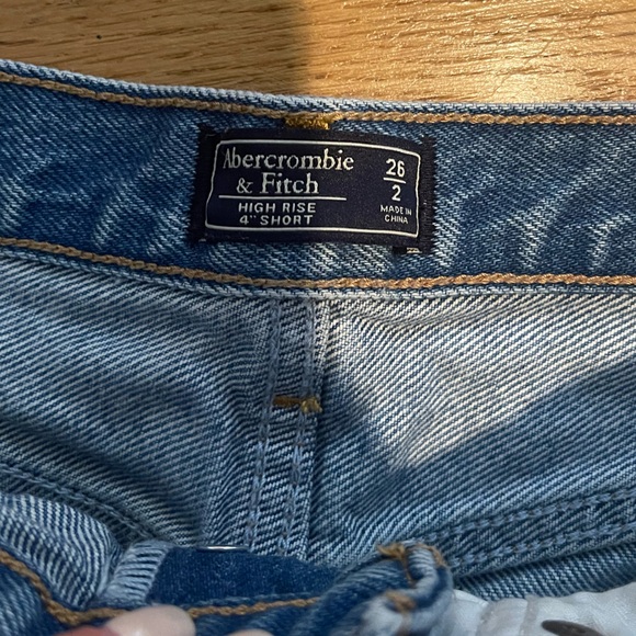 A&F High Waisted 4 Inch Shorts - Picture 2 of 3